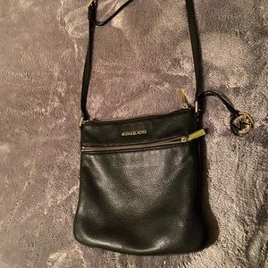 Crossbody leather purse color black